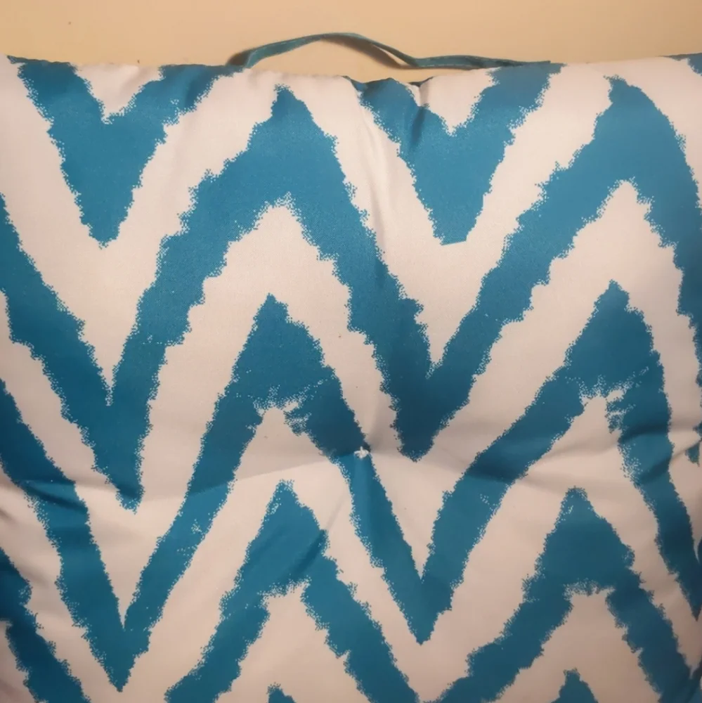 Indoor/Outdoor Reversible Seat Cushion Pillow Palm Leaves & Chevron Print 20x20